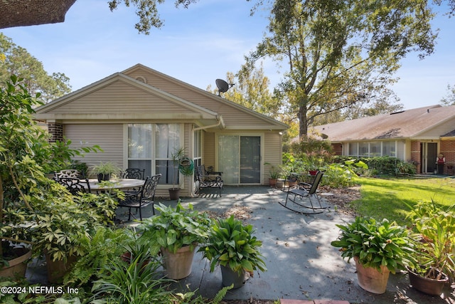 4508 Middleton Park Cir W, Jacksonville, FL 32224 - back of property with a patio area