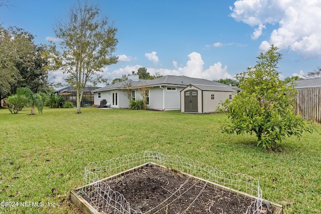 view of yard featuring a shed