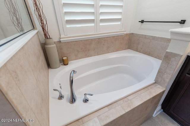 bathroom featuring tiled tub