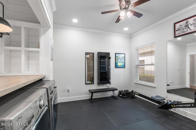 exercise room featuring recessed lighting, washing machine and clothes dryer, ornamental molding, baseboards, and a ceiling fan