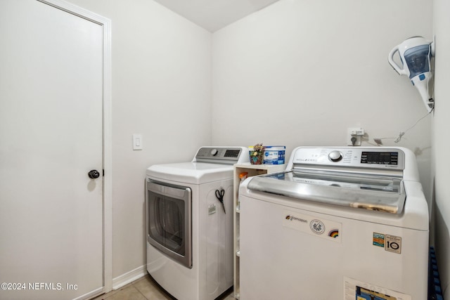 laundry room featuring independent washer and dryer and light tile patterned floors