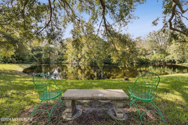 view of yard featuring a water view