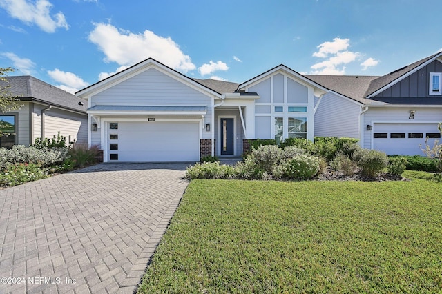 view of front of house featuring a front yard and a garage