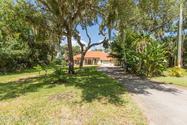 view of front facade featuring a front lawn and a garage