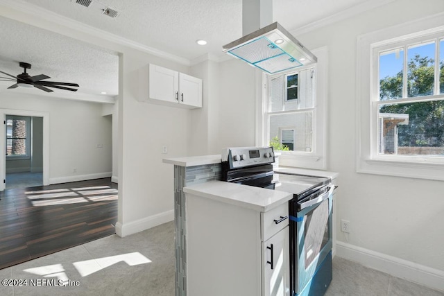 kitchen featuring light hardwood / wood-style floors, a textured ceiling, crown molding, electric range, and white cabinetry