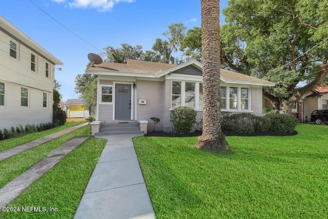 view of front of house with a front yard