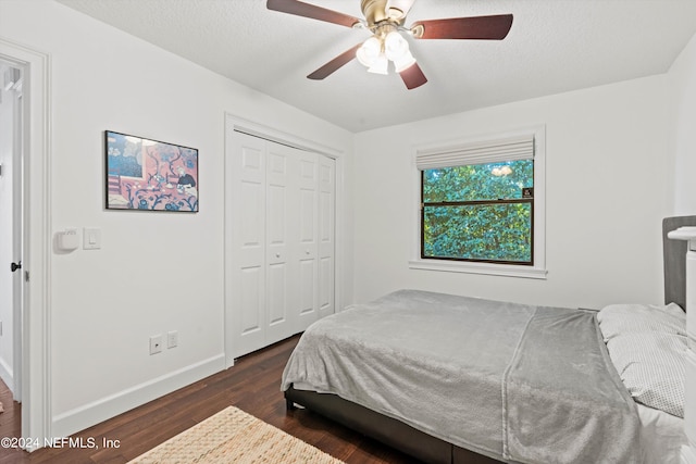 bedroom with a closet, a textured ceiling, ceiling fan, and dark hardwood / wood-style flooring