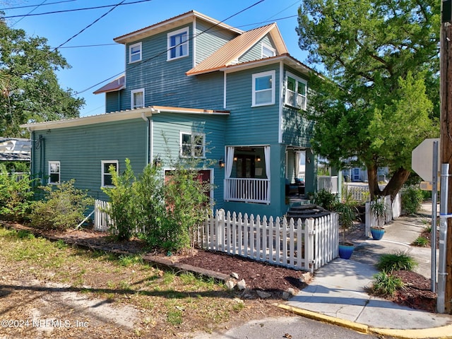 view of front of house featuring a porch