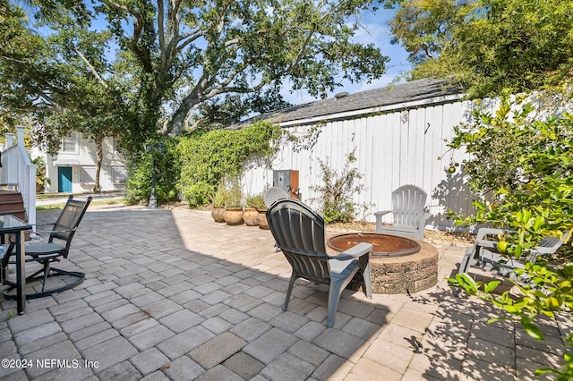 view of patio featuring an outdoor fire pit