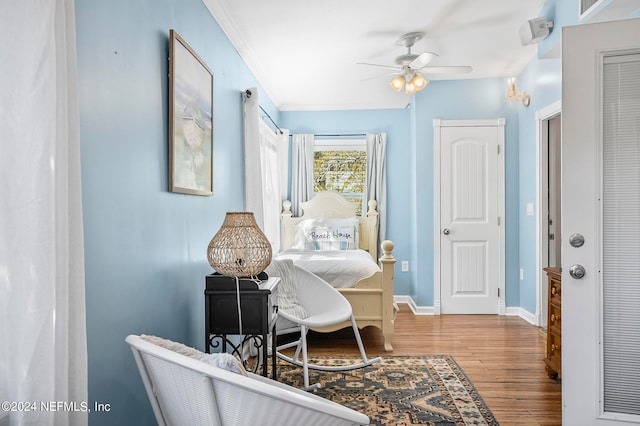 living area with ceiling fan, hardwood / wood-style flooring, and ornamental molding