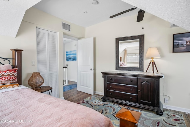 bedroom with a closet, hardwood / wood-style flooring, and ceiling fan