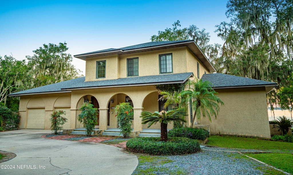 view of front facade featuring a garage and a porch