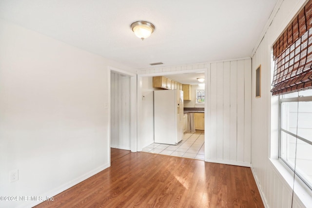 unfurnished room featuring ornamental molding and light hardwood / wood-style flooring