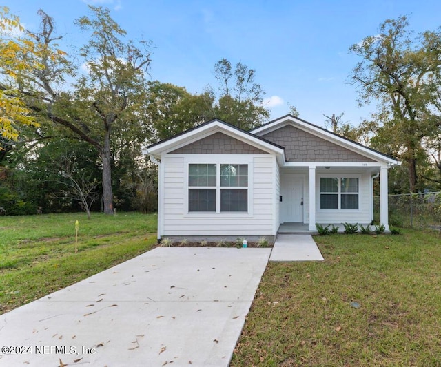 view of front of house with a front yard