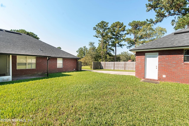 view of yard featuring a patio