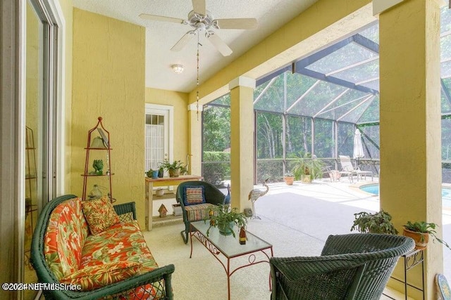 sunroom with ceiling fan