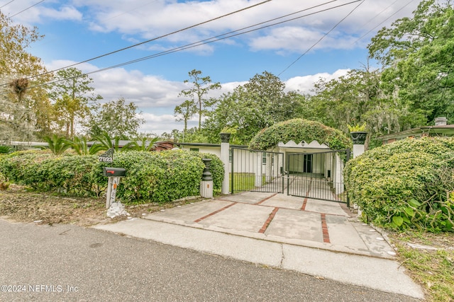 view of front of property