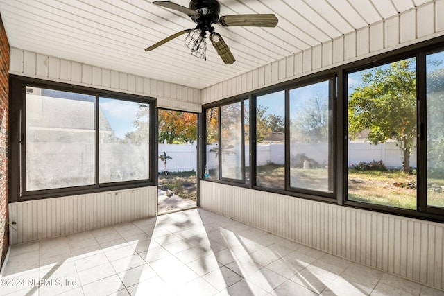 unfurnished sunroom with a wealth of natural light and ceiling fan