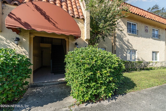 entrance to property featuring a lawn