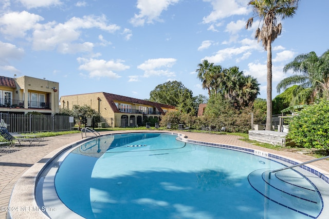 view of swimming pool