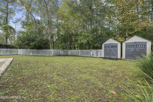 view of yard with a shed