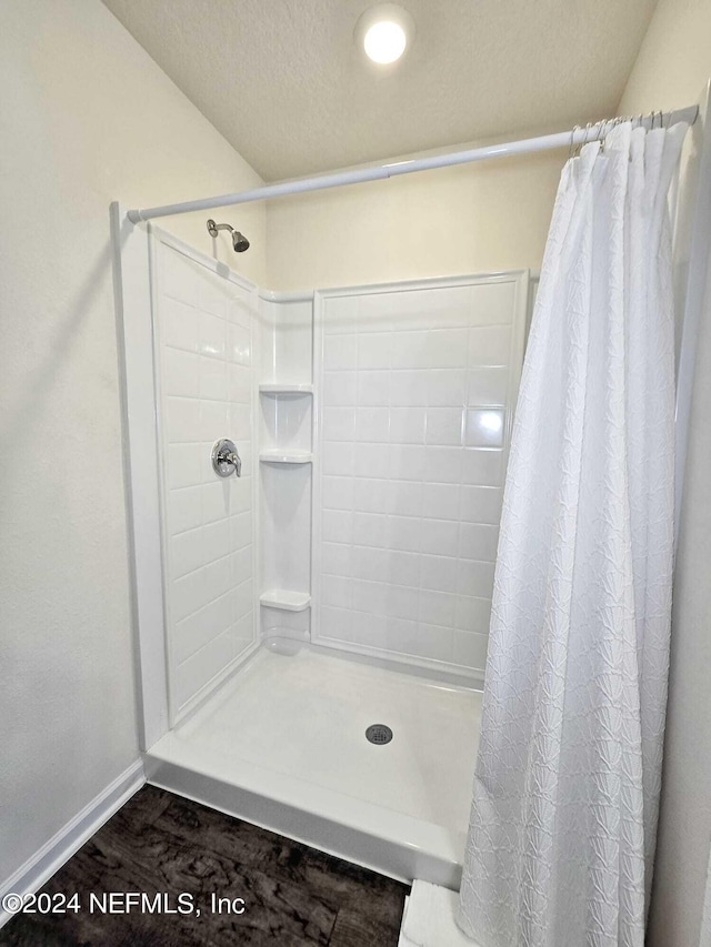 bathroom featuring a shower with curtain