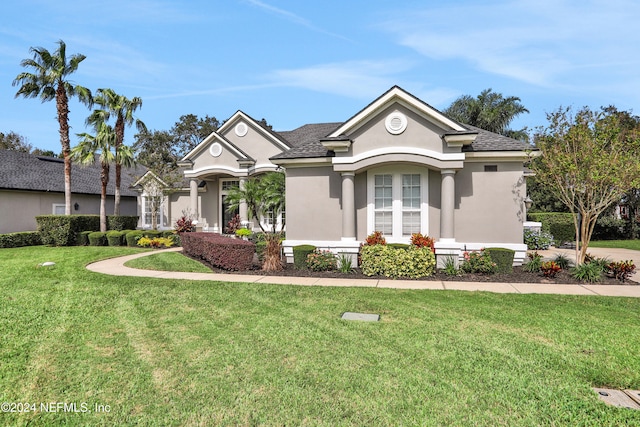 view of front of home featuring a front yard