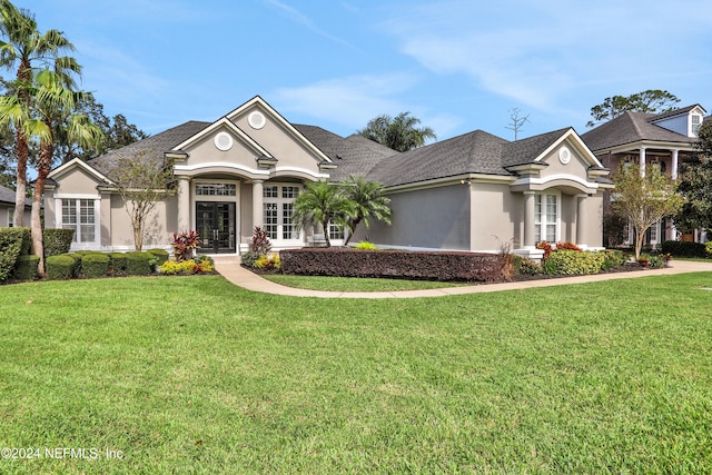 view of front facade featuring a front yard