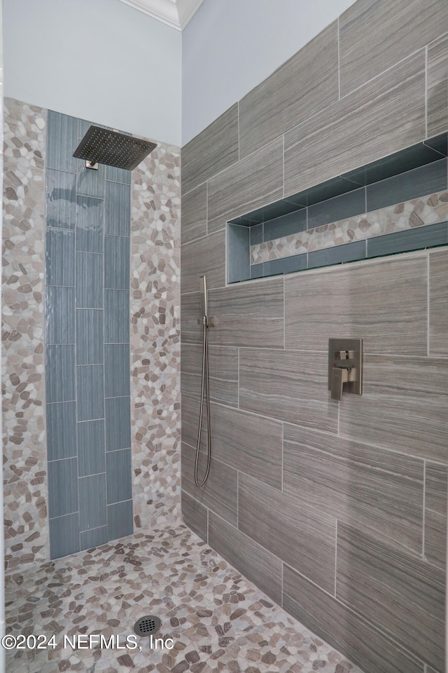 bathroom featuring tiled shower