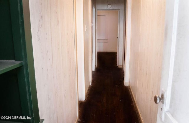 762 N Walnut St, Starke, FL 32091 - corridor with dark wood-style floors