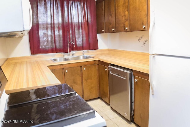 762 N Walnut St, Starke, FL 32091 - kitchen featuring white appliances and a sink