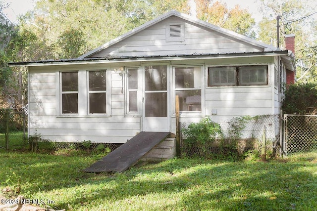 762 N Walnut St, Starke, FL 32091 - bungalow-style house with a chimney