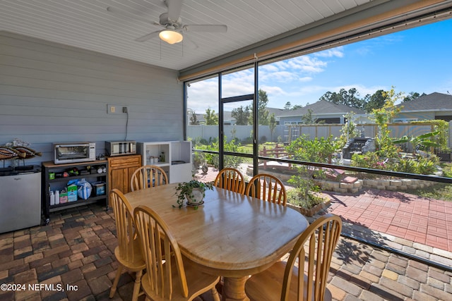 sunroom / solarium featuring ceiling fan