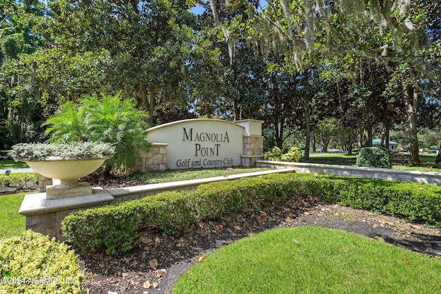 view of community / neighborhood sign