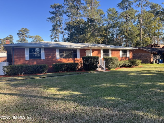 single story home featuring a front lawn