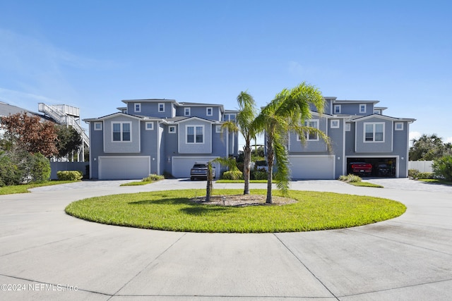 view of front of home featuring a front yard and a garage