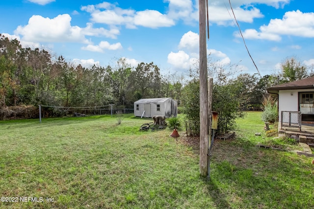 view of yard featuring a storage shed