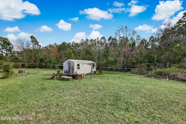 view of yard featuring a storage shed