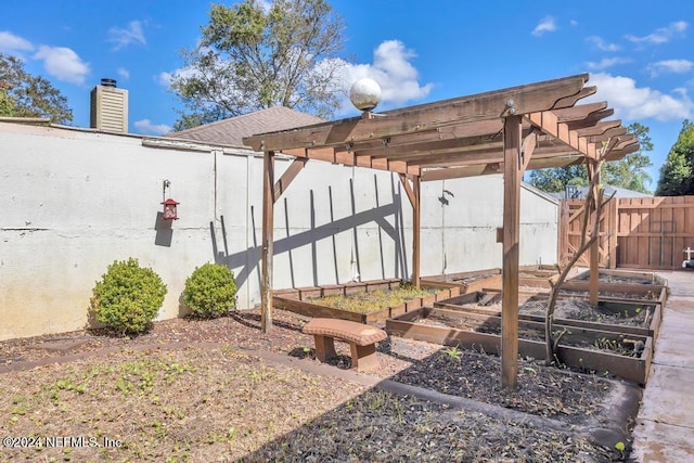 view of yard featuring a pergola