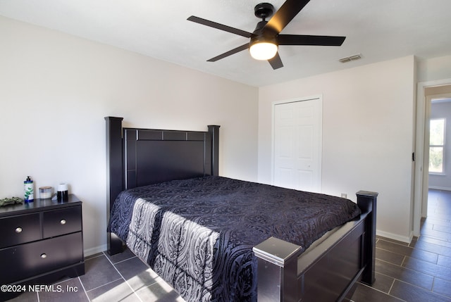 bedroom with ceiling fan