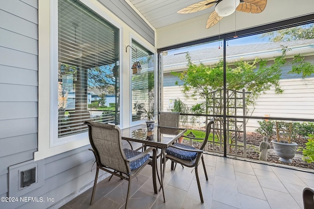 sunroom / solarium featuring ceiling fan