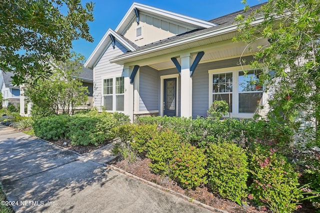 view of front facade with covered porch