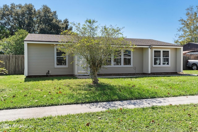 single story home with a front lawn