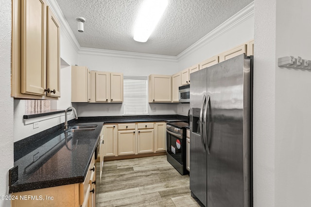 kitchen featuring crown molding, appliances with stainless steel finishes, light hardwood / wood-style flooring, and a textured ceiling