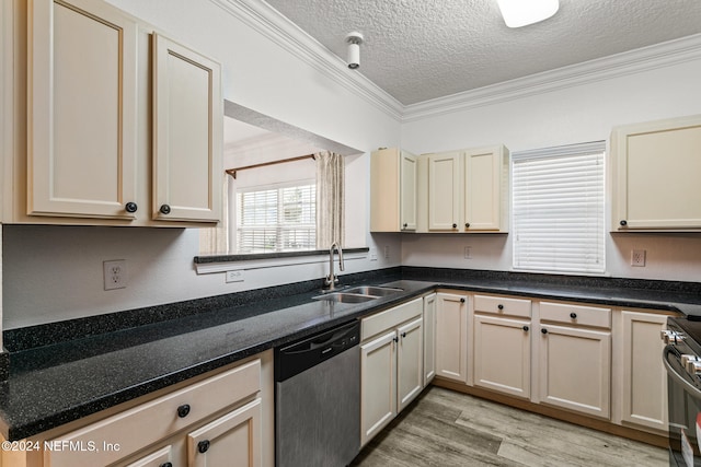 kitchen featuring cream cabinets, sink, a textured ceiling, stainless steel appliances, and ornamental molding