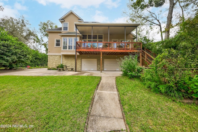 view of front of house featuring a sunroom, a front lawn, and a garage