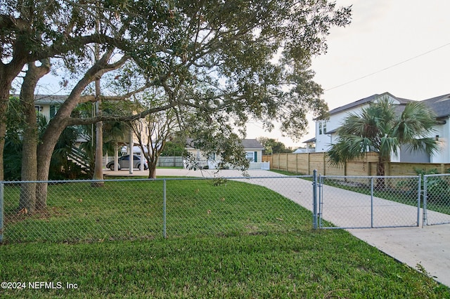 exterior space featuring a front yard