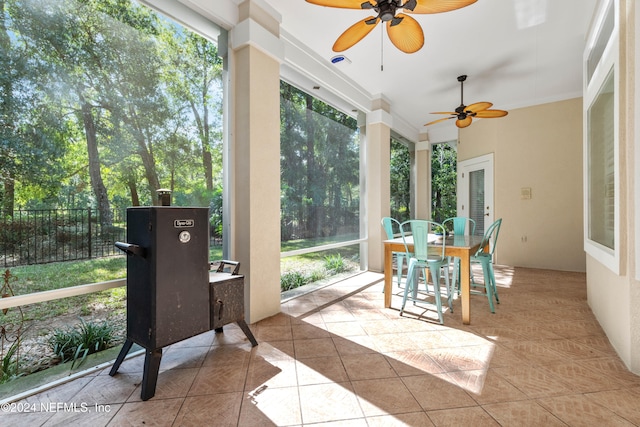 sunroom / solarium with ceiling fan