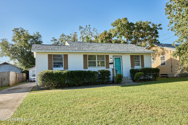 ranch-style house featuring a front yard