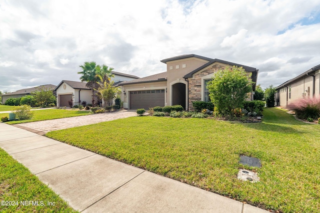 view of front of property featuring a front lawn and a garage